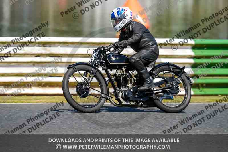 Vintage motorcycle club;eventdigitalimages;mallory park;mallory park trackday photographs;no limits trackdays;peter wileman photography;trackday digital images;trackday photos;vmcc festival 1000 bikes photographs